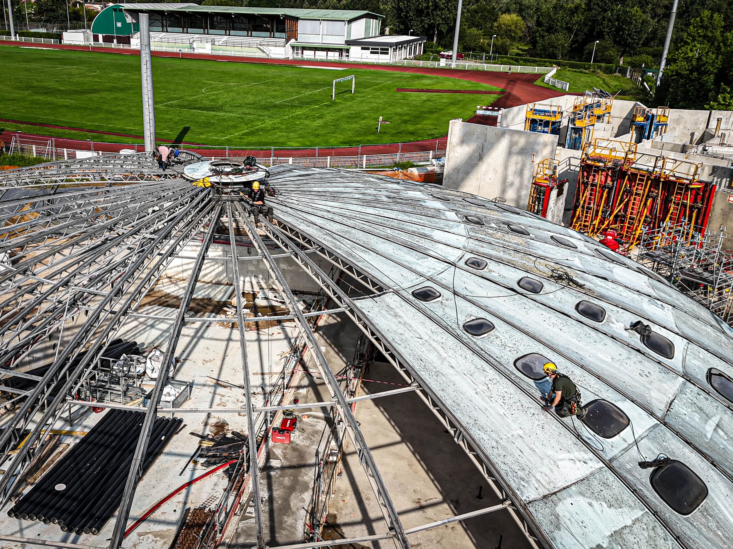 Intervention de cordistes MS Access pour le tournesol perd ses pétales chez AVENIR DECONSTRUCTION à Braud-Saint-Louis (bâtiment) – 2